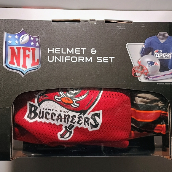 Tampa Bay Buccaneers Kids Football Costume Set - Picture 4 of 4